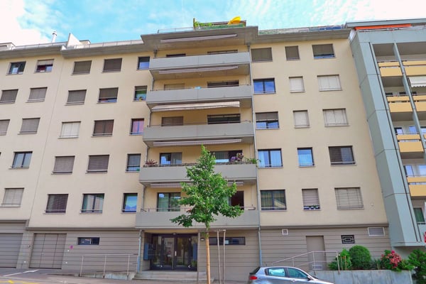 Joli appartement de 2,5 pièces situé proche du centre-ville et des commodités. 8