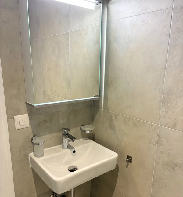 Bel appartement d'une pièce à deux pas de toutes les commodités. 3