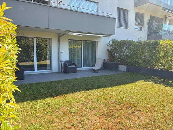 À louer : très bel appartement avec jardin privatif. Bail à durée déterminée de deux années. 1