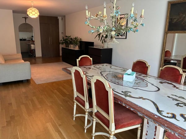 À louer : très bel appartement avec jardin privatif. Bail à durée déterminée de deux années. 4
