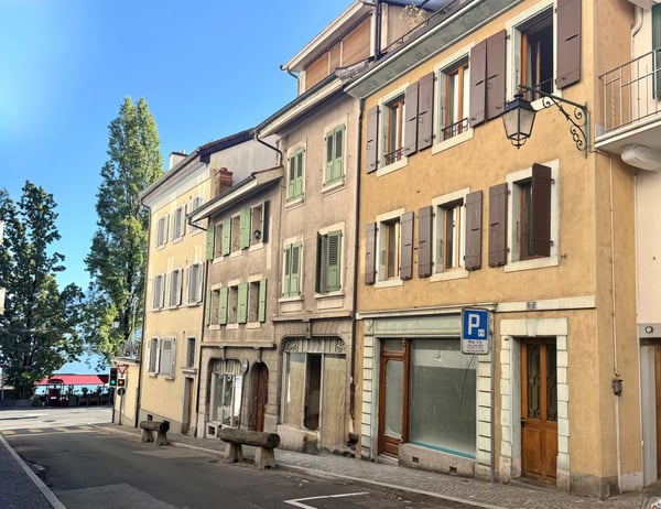 Local commercial situé au coeur du Vieux Clarens, dans une maison vigneronne. 1