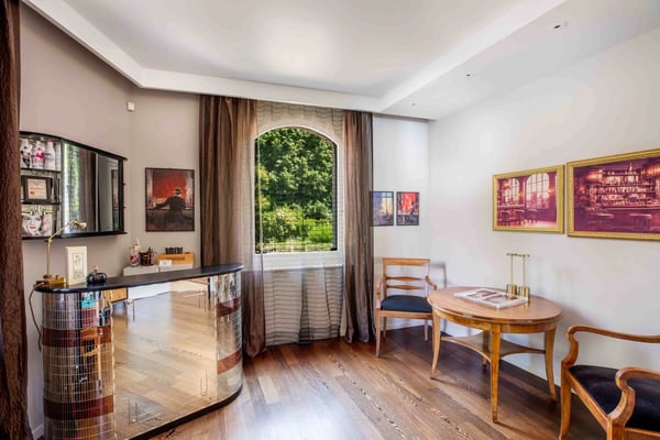 Propriété de Maître de 2 pièces avec piscine extérieure 9