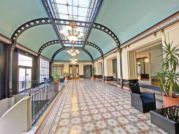 Très bel appartement de 3 pièces avec haut plafond 8