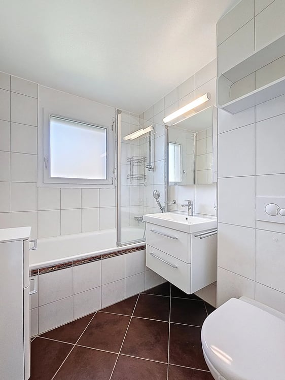 Très bel appartement au centre de Roche 9