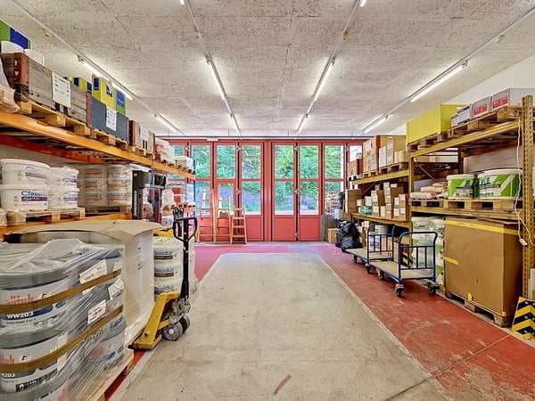 Spécial investisseur - Grande surface commerciale à deux pas du centre-ville 9