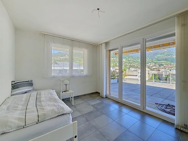 Superbe attique de 4 pièces avec grande terrasse et vue panoramique 11