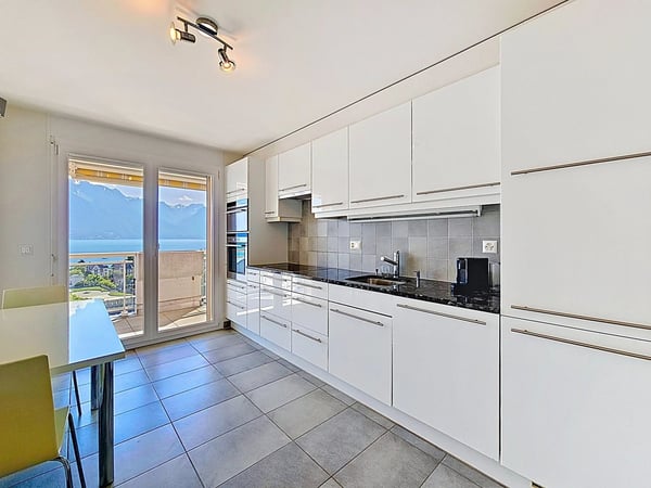 Superbe attique de 4 pièces avec grande terrasse et vue panoramique 9