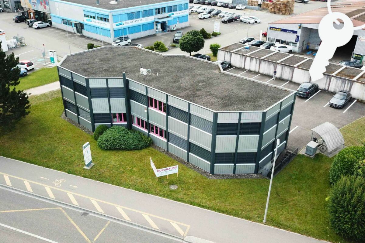 Espace commercial attractif avec accès direct à l'autoroute