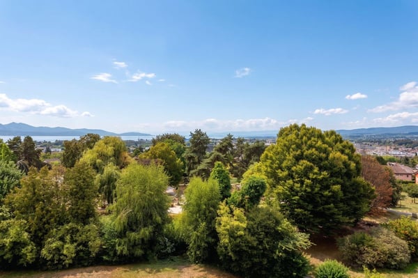 Un cadre de vie privilégié entre verdure, lumière et panorama