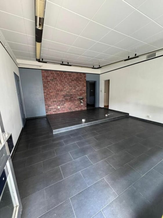 Arcade/Vitrine/Boutique 75 m2 à Ste-Croix 2
