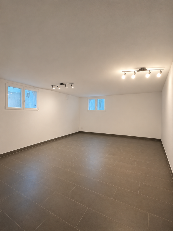 Local aménagé de 38 m² avec salle de douche