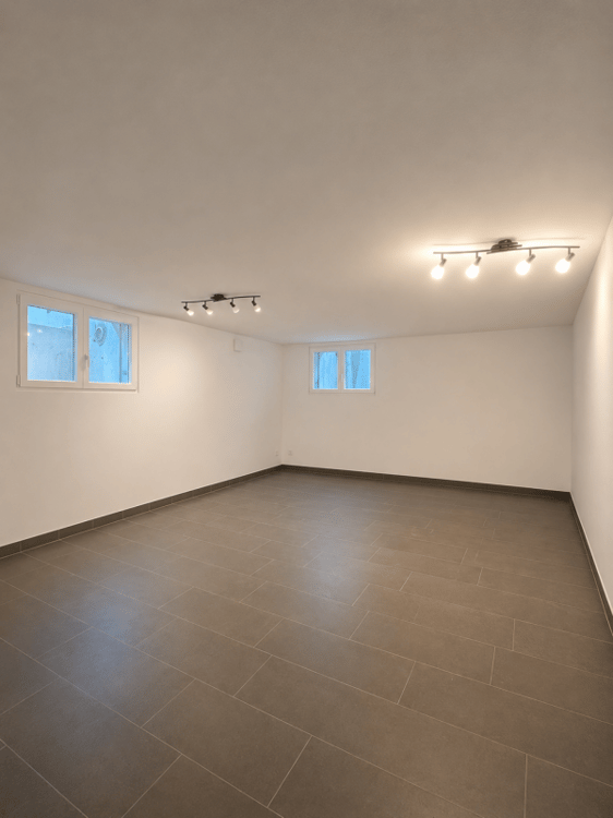 Local aménagé de 38 m² avec salle de douche 4