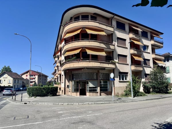 Local commercial et appartement de 2.5 pces 1