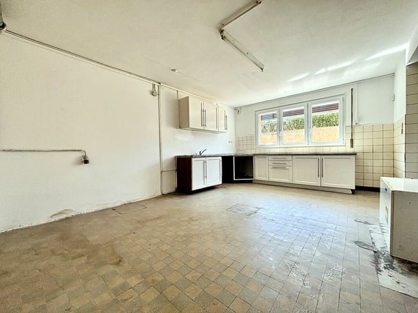 Local commercial et appartement de 2.5 pces 4