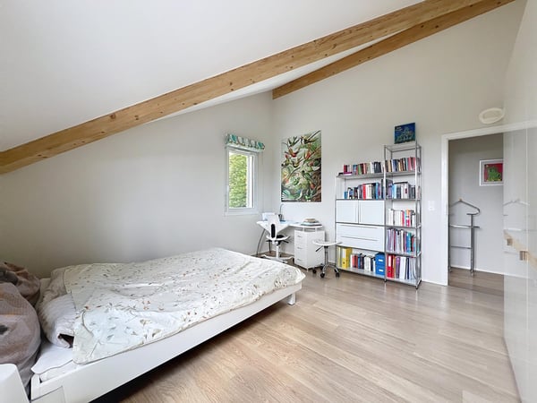 Magnifique attique avec parc arborisé commun 5