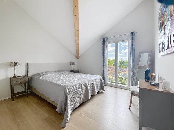 Magnifique attique avec parc arborisé commun 6