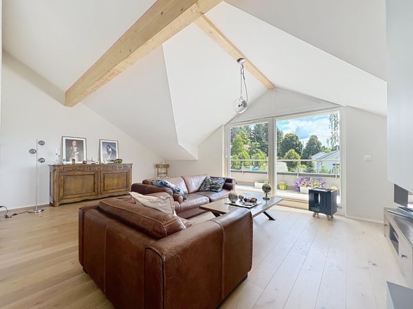 Magnifique attique avec parc arborisé commun 1