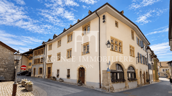 Magnifique immeuble historique à affectation mixte restaurant et habitations à Cossonay 1