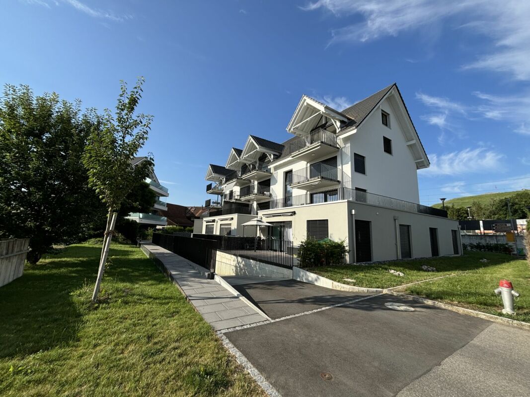 Bild Vermietung einer schönen, zentral gelegenen 4½-Zimmer-Galeriewohnung mit Balkon
