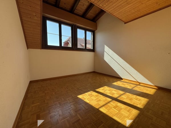 Helle 3½-Zimmer-Dachwohnung mit Galerie am Albert-Anker-Weg 3, 2502 Biel 1