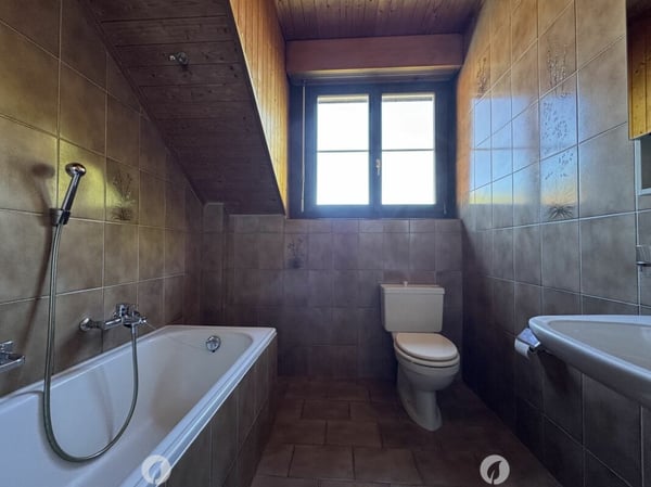 Helle 3½-Zimmer-Dachwohnung mit Galerie am Albert-Anker-Weg 3, 2502 Biel 7