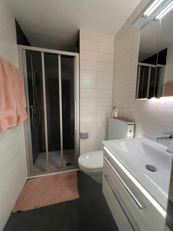 Morderne 5½-Zimmerwohnung in einem ruhigen Quartier 8