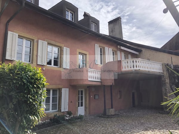 Magnifique villa de 1.5 pièces dans un cadre verdoyant et calme.