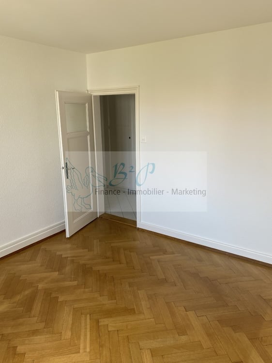 Un bel appartement de 2.5 pièces avec balcon est à louer sur Peseux ! 4