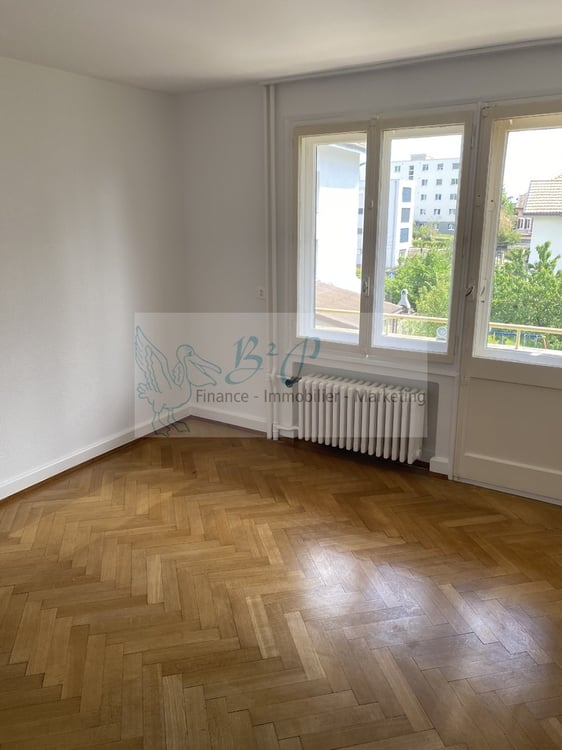 Un bel appartement de 2.5 pièces avec balcon est à louer sur Peseux ! 2