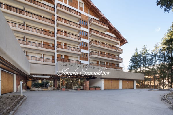 Luxurious 1.5-Room Apartment on the sought after Ballesteros Golf 14