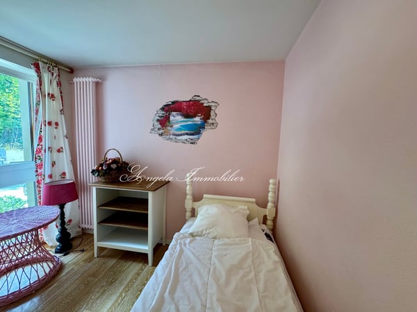 Spacious 1-room apartment with stunning Alpine views in Crans-Montana 8