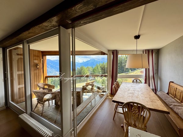 Spacious 1-room apartment with stunning Alpine views in Crans-Montana 1