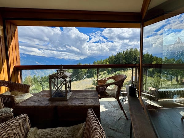 Spacious 1-room apartment with stunning Alpine views in Crans-Montana 3