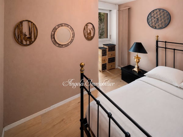Spacious 5-room apartment with stunning Alpine views in Crans-Montana 8