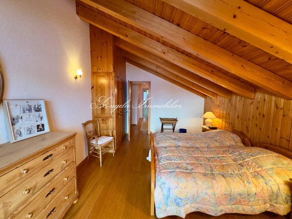 Spacious 1.5-Room Mountain Apartment with Stunning Alpine Views in Lens 7