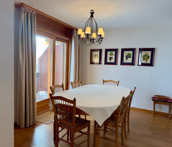 Spacious 1.5-Room Mountain Apartment with Stunning Alpine Views in Lens 9