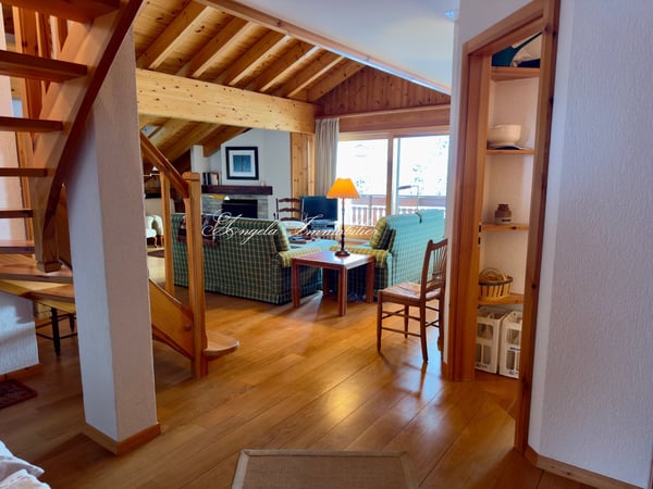 Spacious 1.5-Room Mountain Apartment with Stunning Alpine Views in Lens 8