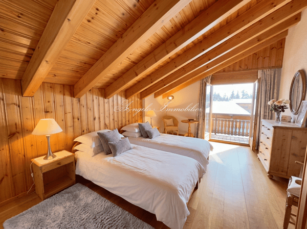 Spacious 3.5-Room Mountain Apartment with Stunning Alpine Views in Lens 6