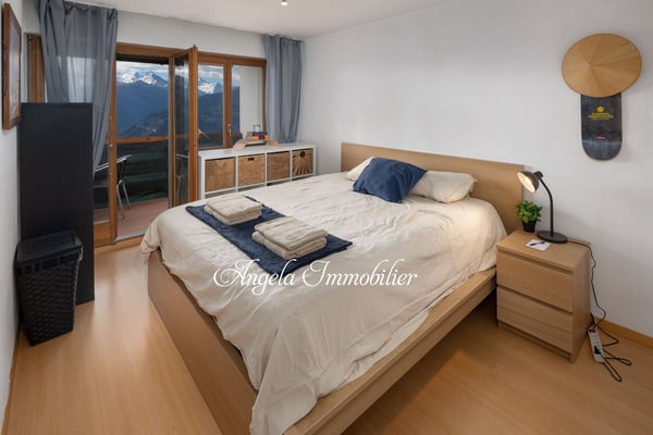 Furnished 3.5-Room Apartment with Stunning Mountain Views in Crans-Montana 4
