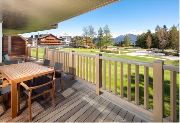 Stunning 4.5-Room Alpine Apartment with Pool & Panoramic Views in Lens 1