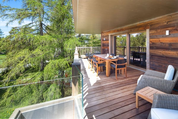 Stunning 4.5-Room Alpine Apartment with Pool & Panoramic Views in Lens 10