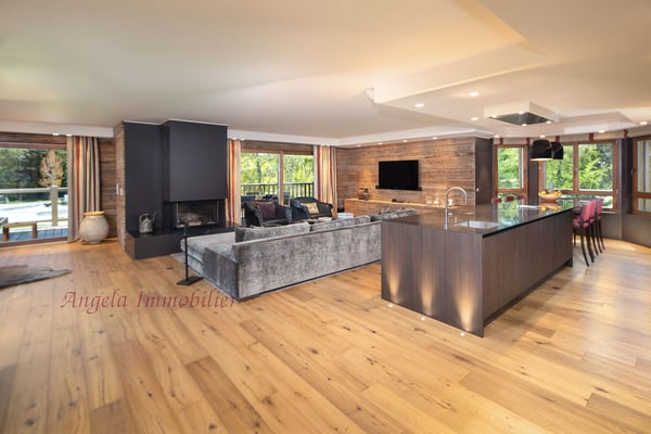 Stunning 4.5-Room Alpine Apartment with Pool & Panoramic Views in Lens 11