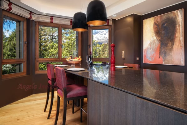 Stunning 4.5-Room Alpine Apartment with Pool & Panoramic Views in Lens 3