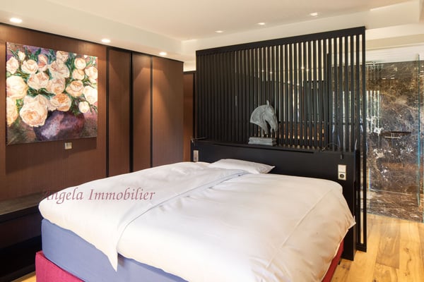 Stunning 4.5-Room Alpine Apartment with Pool & Panoramic Views in Lens 7