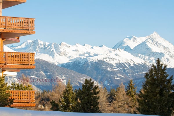 Stunning 3-Bedroom Apartment in the centre of Crans-Montana with SPA facilities (Ref. 2212)