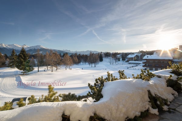 Stunning 3-Bedroom Apartment in the centre of Crans-Montana with SPA facilities (Ref. 2212) 2