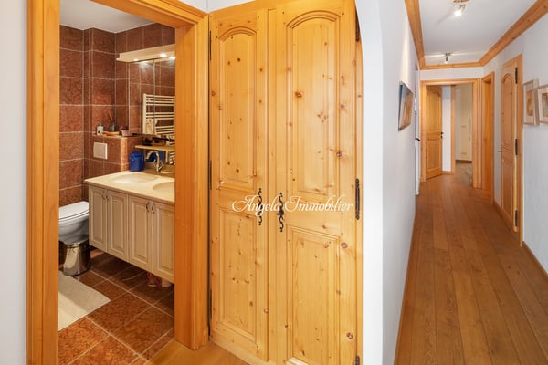 Charming 2 bedroom, 2 bathroom apartment with spa 5mins walk to the center 5