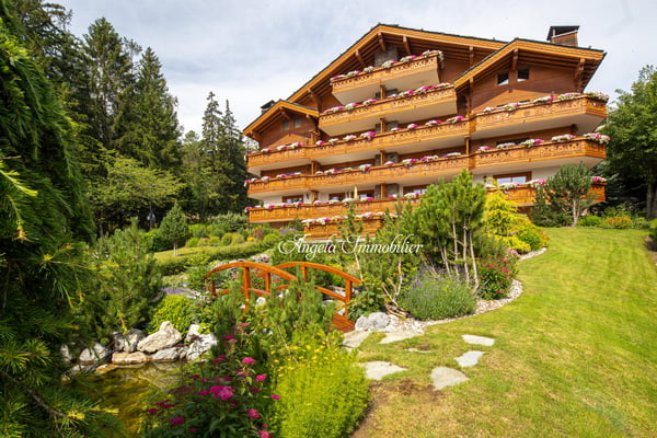 Charming 2 bedroom, 2 bathroom apartment with spa 5mins walk to the center