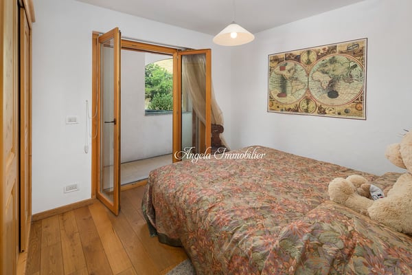 Charming 2 bedroom, 2 bathroom apartment with spa 5mins walk to the center 8