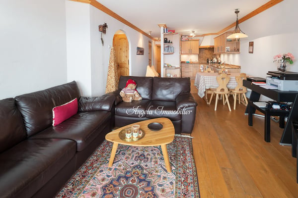 Charming 2 bedroom, 2 bathroom apartment with spa 5mins walk to the center 3